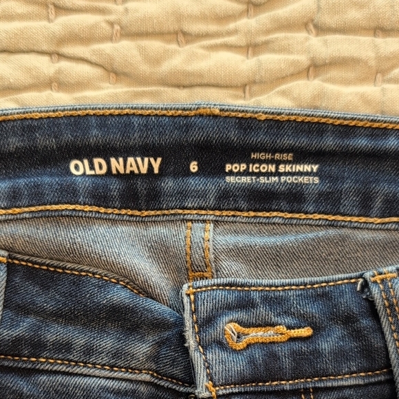 Old Navy Women's Skinny Jeans in Medium Blue - Picture 5 of 6